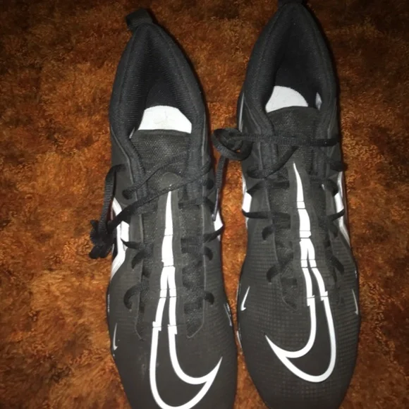 Non used baseball cleats - Picture 3 of 4